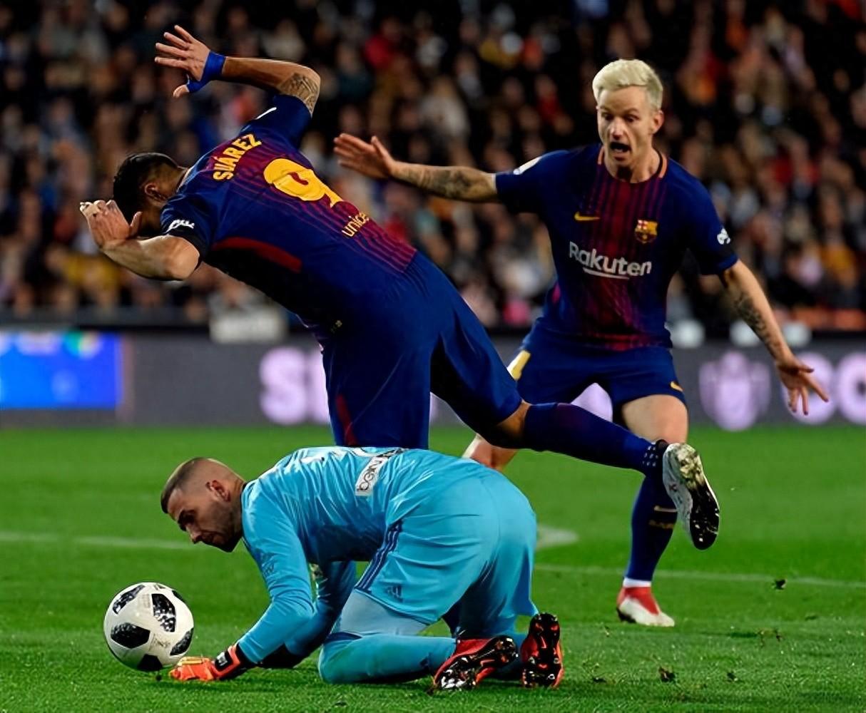 关于这也行？法兰克福围绕欧冠官宣签约清晨里尔备战CBA季后赛，今晨AC米兰遗憾出局的信息