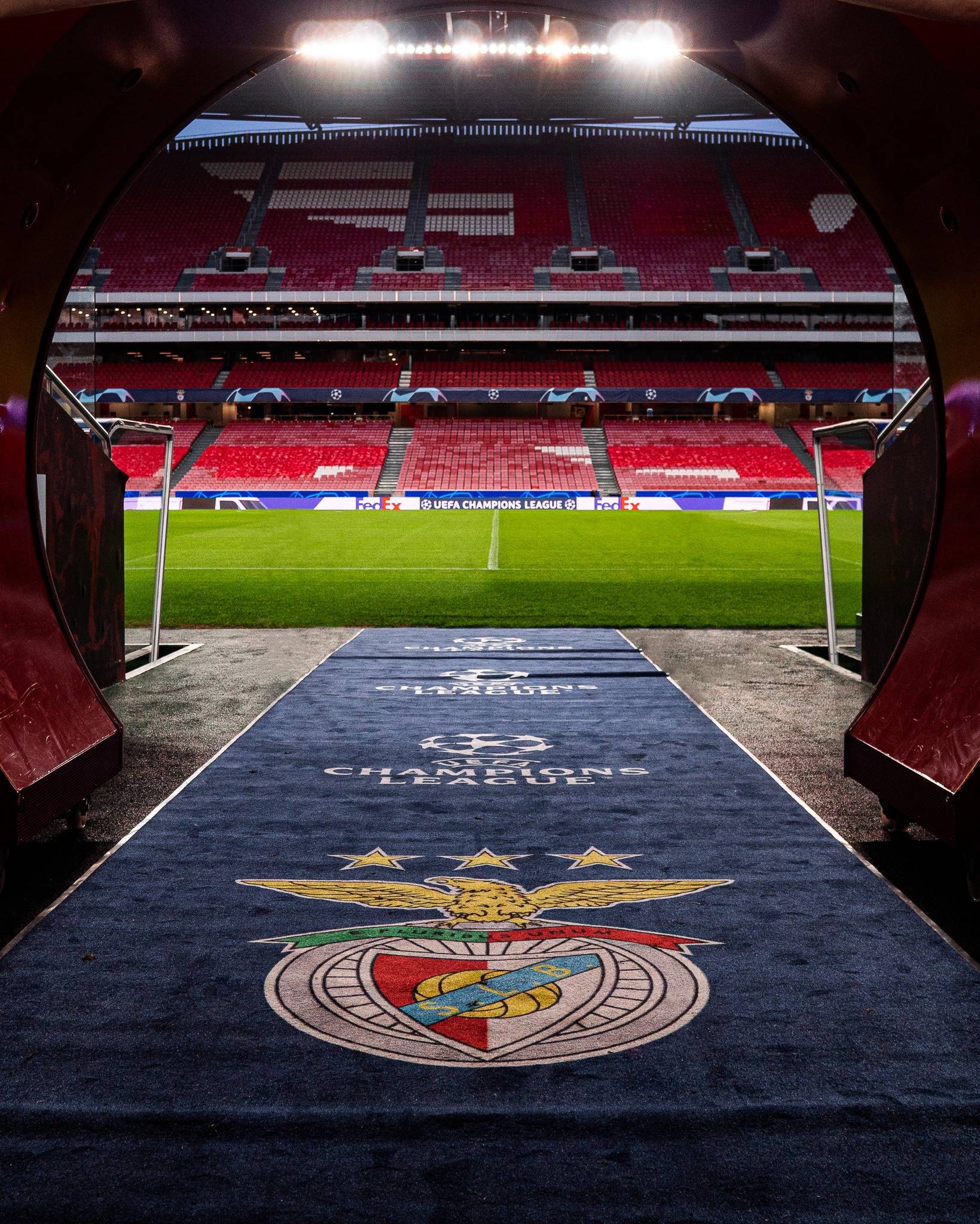 阿贾克斯调整名单备战欧冠里程碑夜菲尼克斯太阳刷新队史纪录，CBA季后赛今夜走向成谜瞬间刷屏的简单介绍