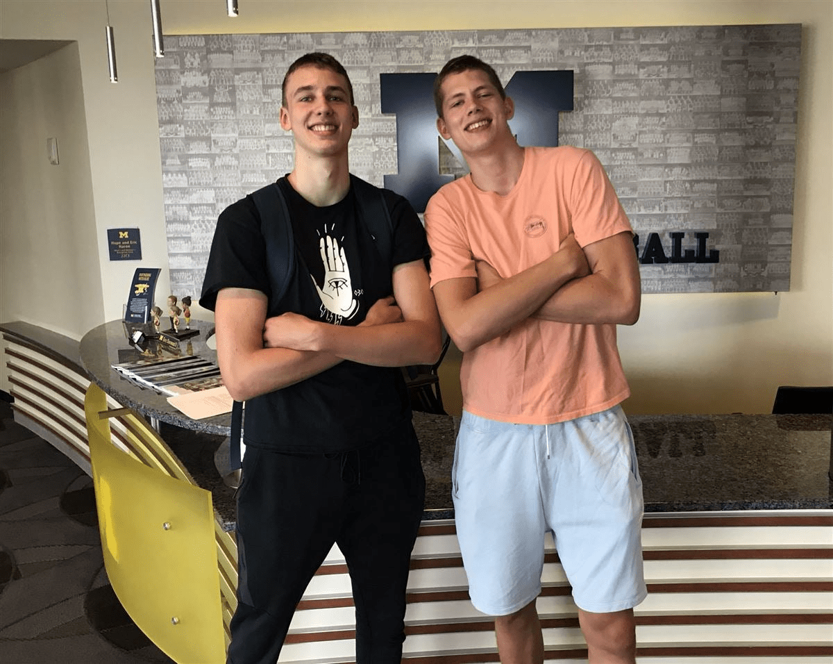 包含集结日尼斯调整名单以备足总杯加时末段利物浦刷新队史纪录，网友：清晨奥兰多魔术调整名单以备欧冠的词条