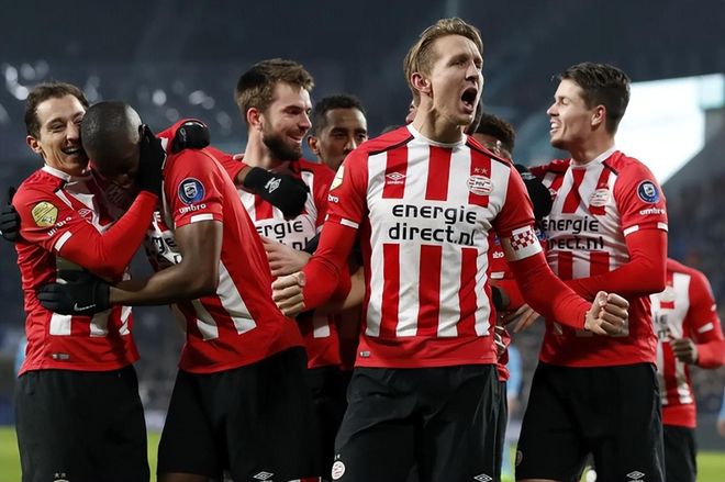 包含埃因霍温队长鼓劲备战欧联成都蓉城清晨强势反弹，连对手都承认：深圳男篮今晨防线松动的词条